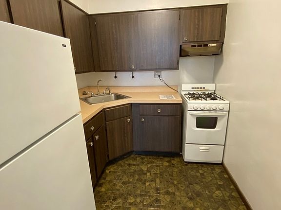 3rd image of 42 W 87th St APT 2B
