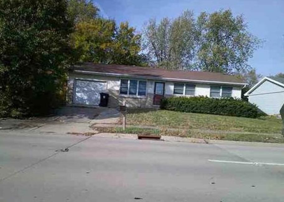 2nd image of 1808 Fort Jesse Rd