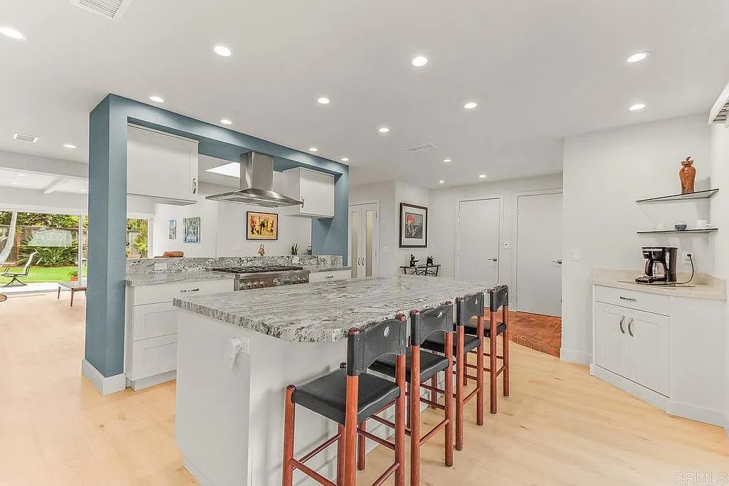 3 bed, 2.0 bath, 1494 sqft, $7,400 — Photo 2