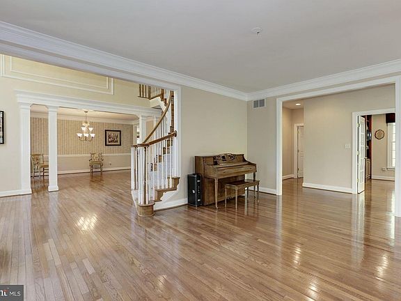 4th image of 2031 Penderbrooke Dr
