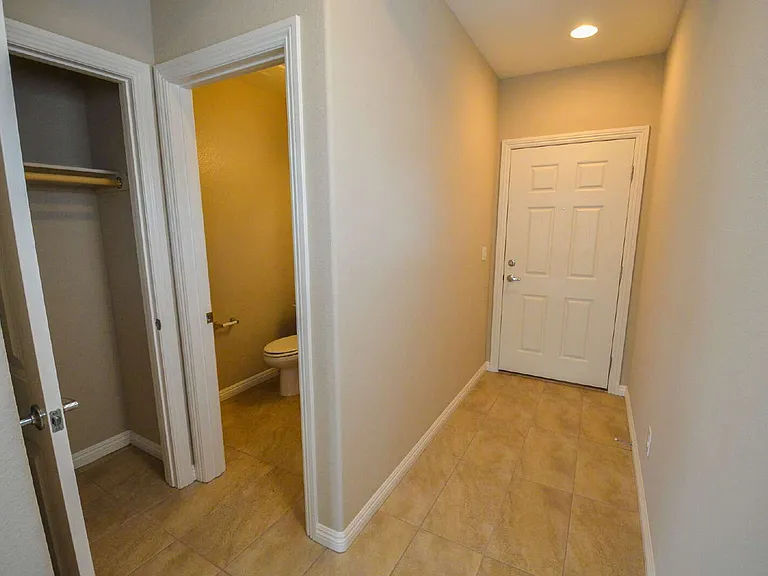 9422 Sand Tiger Ave — Photo 4