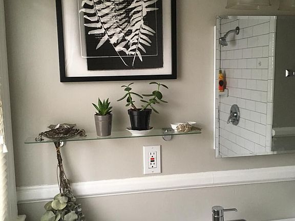 Fresh paint and tile in the full bath