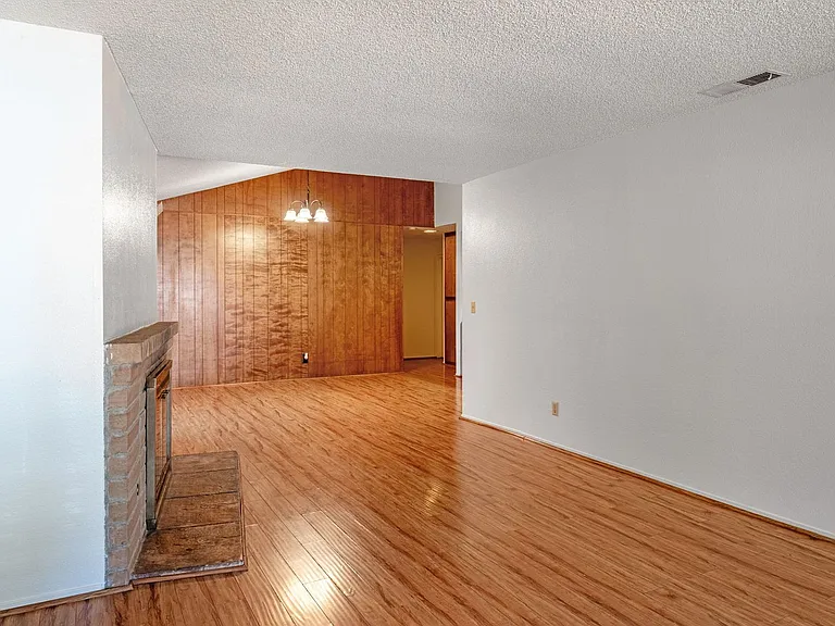 4830 Suncrest Way — Photo 8