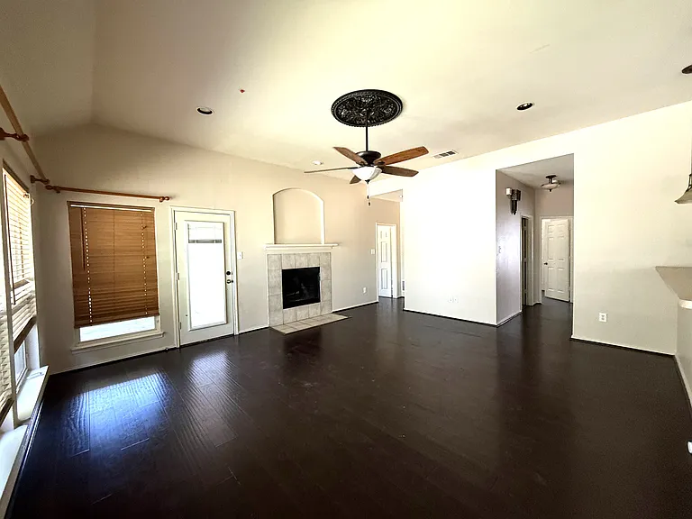 2406 Hillside Dr — Photo 5