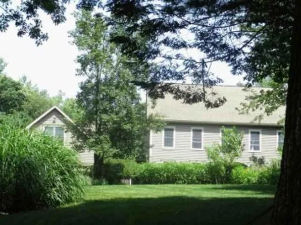222 Charnock Hill Rd, Rutland, MA 01543