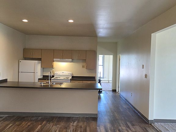 5th image of 103 N Wisconsin St #300