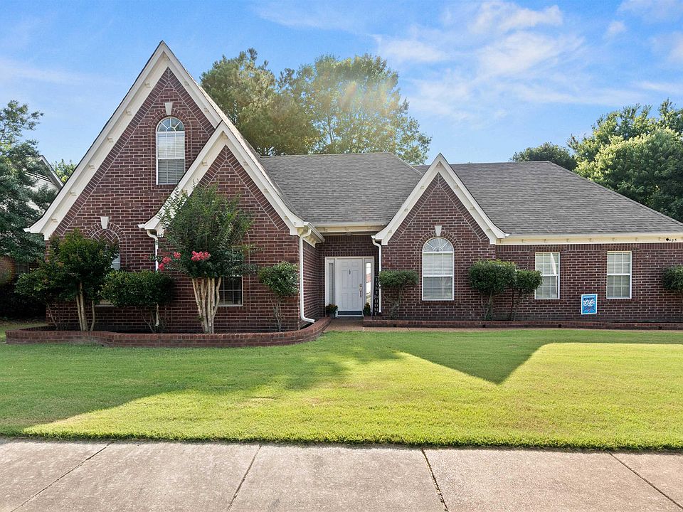 1st image of 1405 River Bank Dr