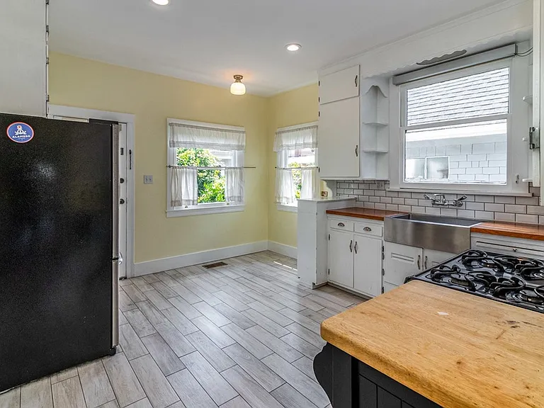 832 Oak St — Photo 7