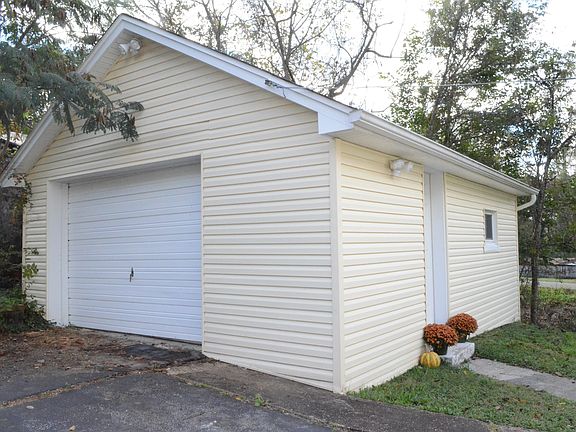 3rd image of 2138 Island Home Ave