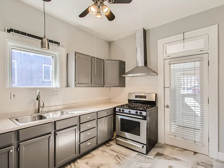 445 N Washington St — Photo 12
