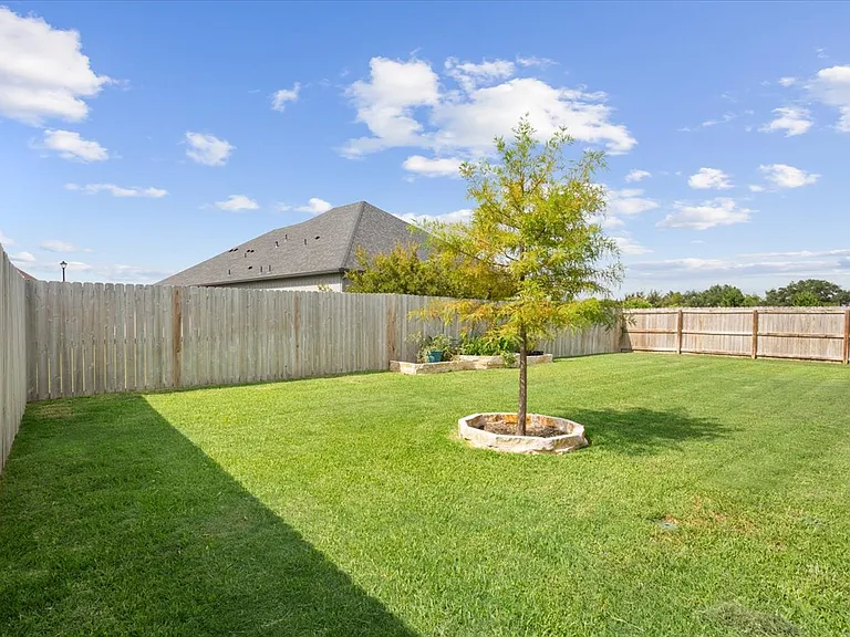 2618 Bolzano Trl — Photo 30