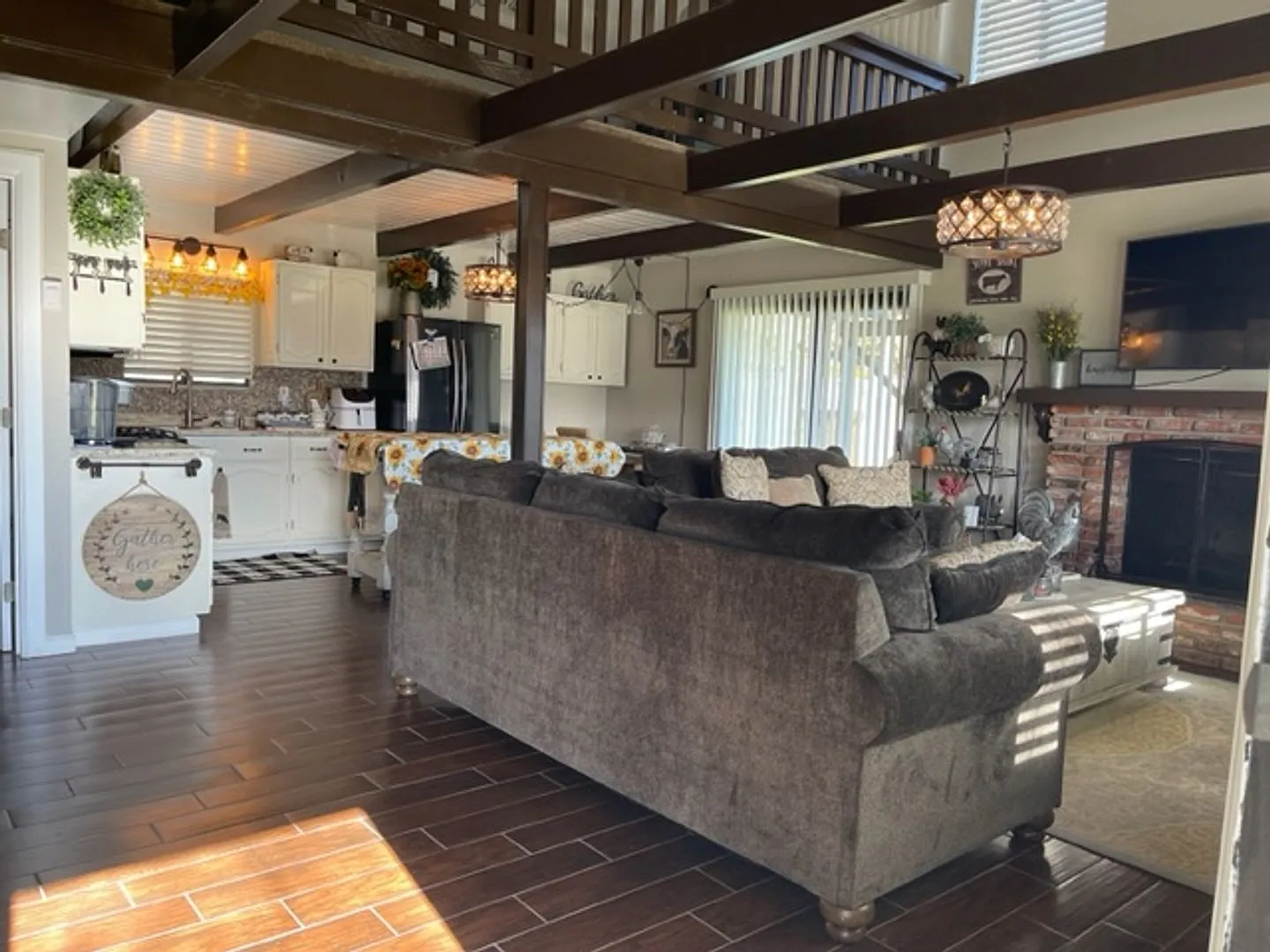 2 Bedroom 2 Bath+ Loft - 1 Acre - Unfurnished Or Furnished — Photo 4