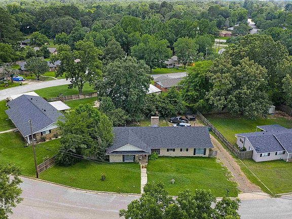 3rd image of 503 W Patricia Dr