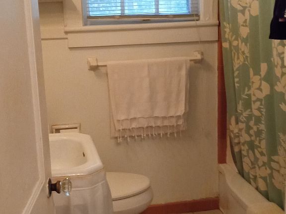 5th image of 2204 NW 8th Ct