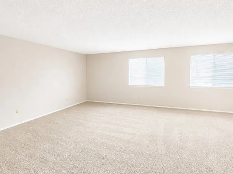 1062 S Yampa St — Photo 7