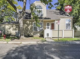 5863 W Atlantic Pl, Lakewood, CO 80227