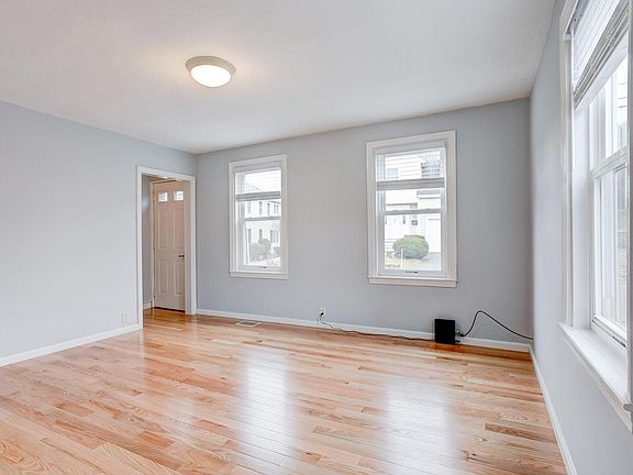 4th image of 29 Horton Pl #29