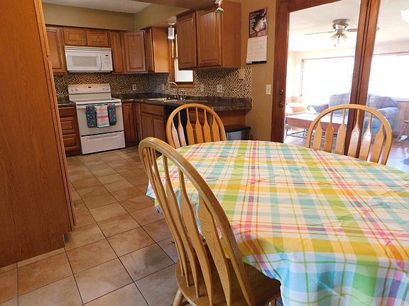 4th image of 4435 234th Ln NE