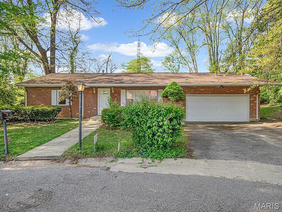 1st image of 15 Gerri Ann Dr
