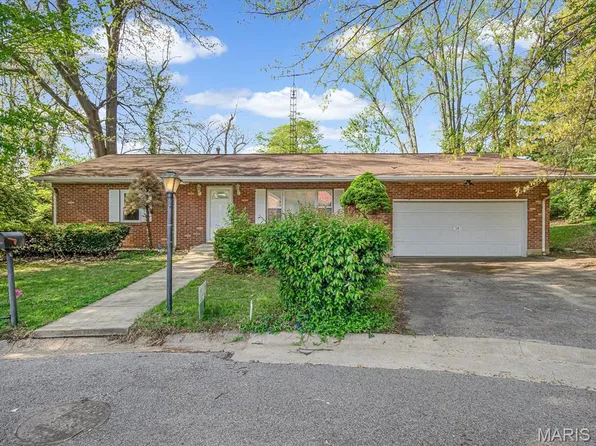 15 Gerri Ann Dr, Belleville, IL 62220