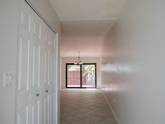 3rd image of 13920 SW 52nd Ln