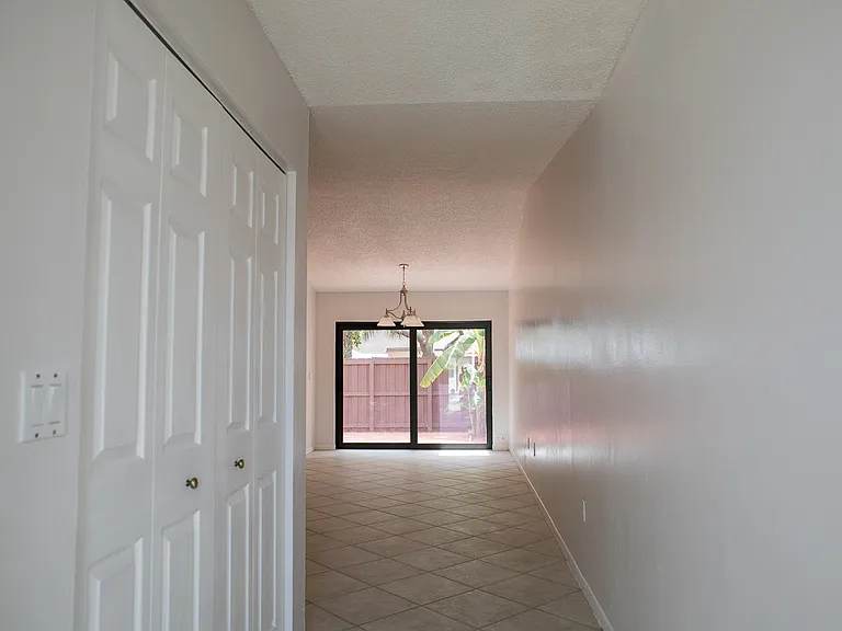 13920 SW 52nd Ln — Photo 3