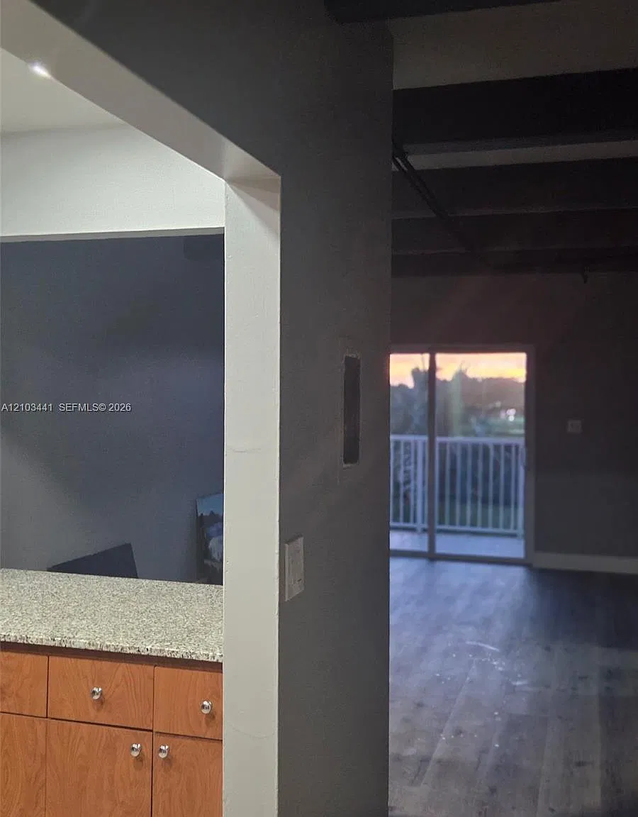 Venice Isle Condo — Photo 4