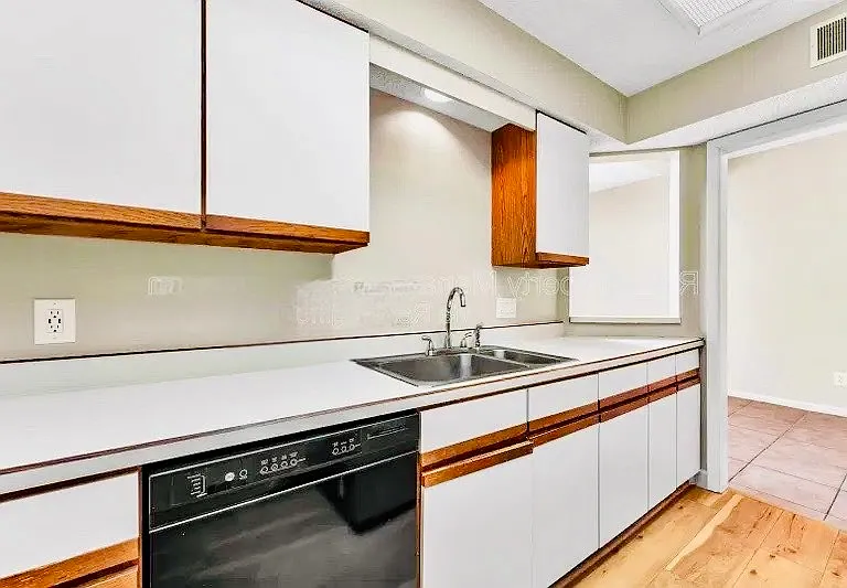 930 E Primrose St #4 — Photo 11