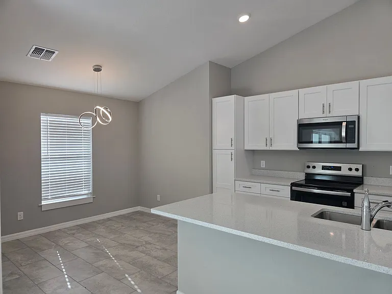 4309 NE 20th Ct — Photo 4