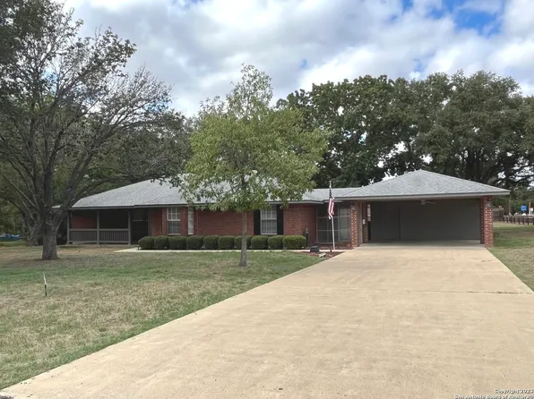 19470 Blume Dr., Lytle, TX 78052
