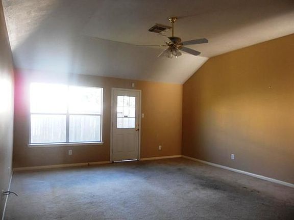 4th image of 131 Breezy Shore Ct