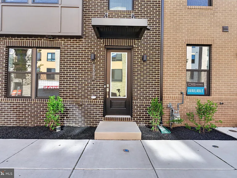 2507 Light St — Photo 1