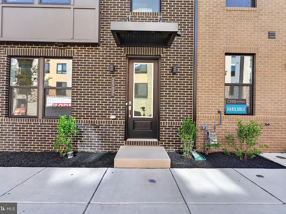 1st image of 2507 Light St