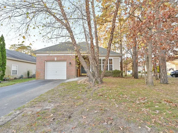 126 Saint Georges Dr, Galloway, NJ 08205