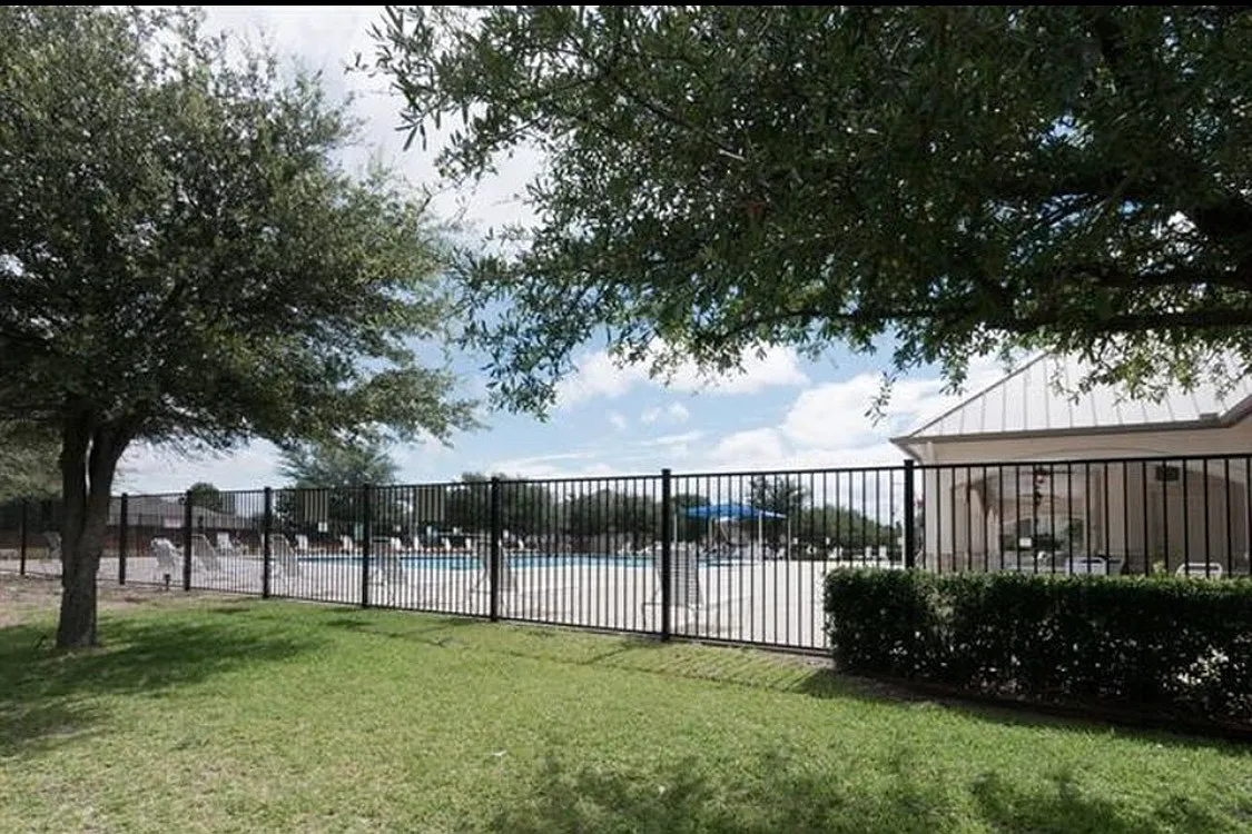 3 bed, 1625 sqft, $2,000 — Photo 2