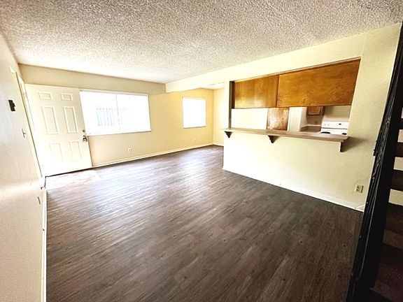 5th image of 2571 Yardarm Ave