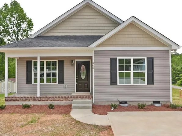 505 Sycamore St, Yadkinville, NC 27055