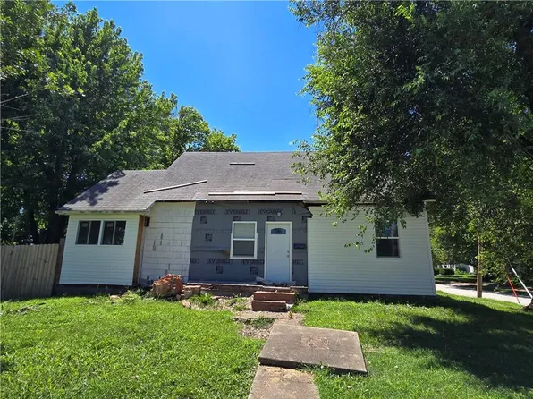219 N 3rd St, Clinton, MO 64735