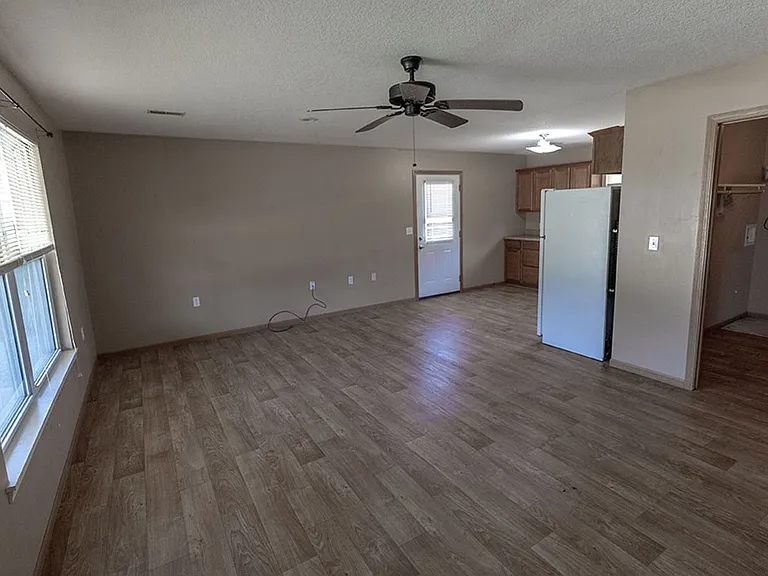 1544 Florence Dr — Photo 3