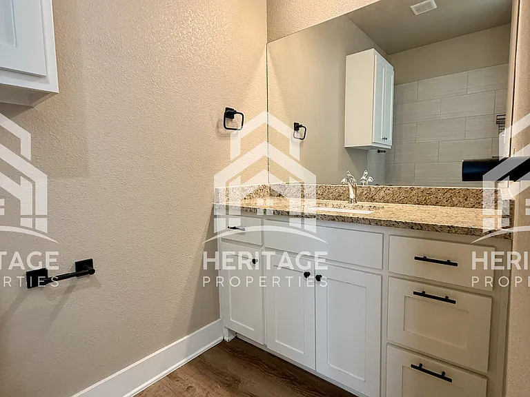 1008 Halsell St #200 — Photo 4