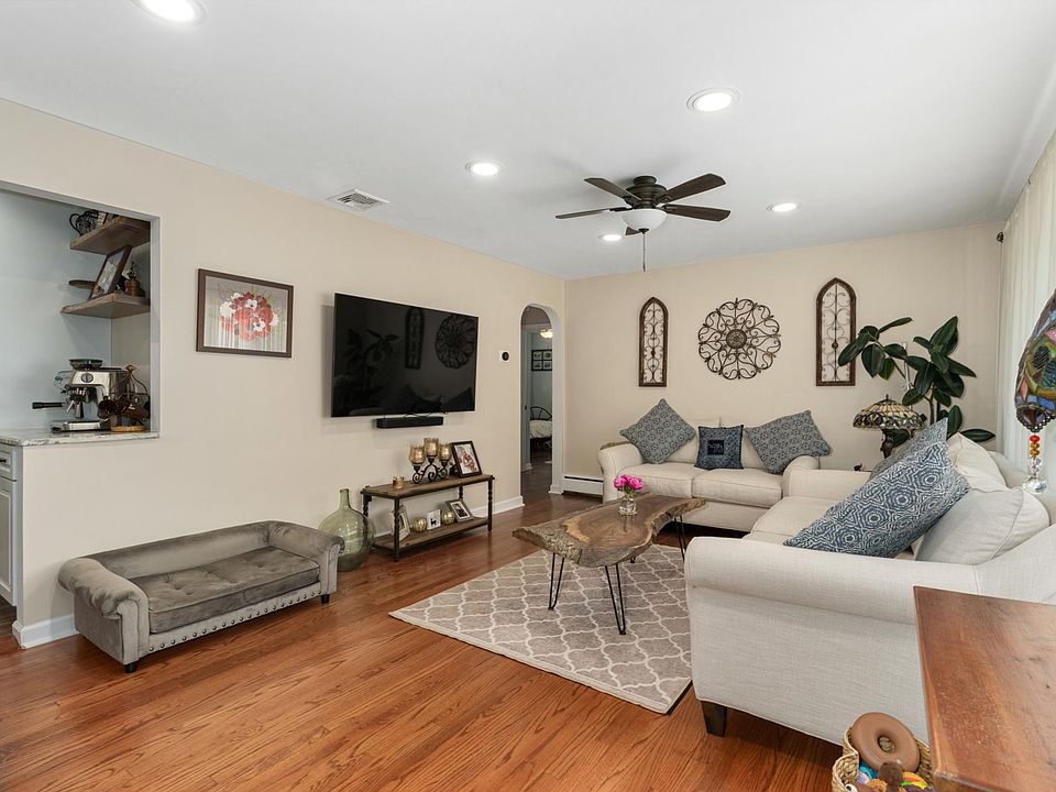 1st image of 39 Dora Ave #39