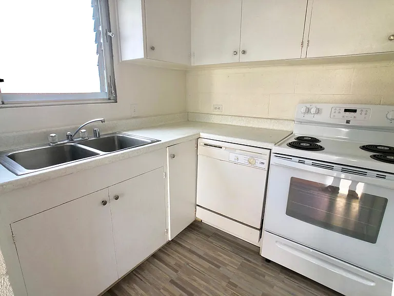 509 University Ave — Photo 5