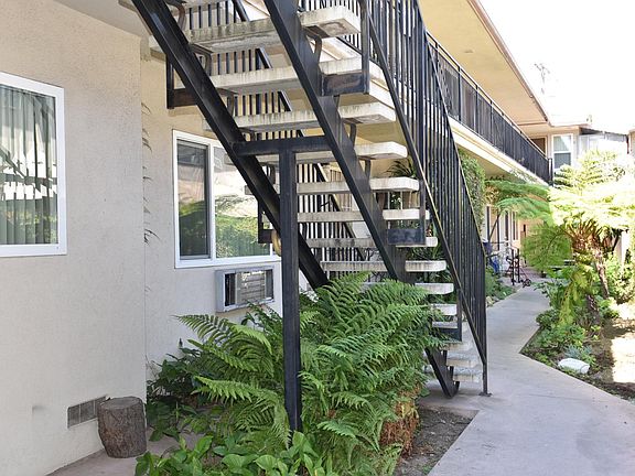 2nd image of 111 N Belmont St APT 1