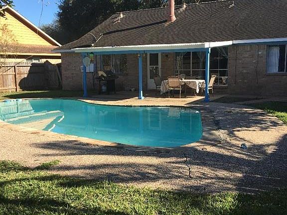 4th image of 2918 Tarpon Dr