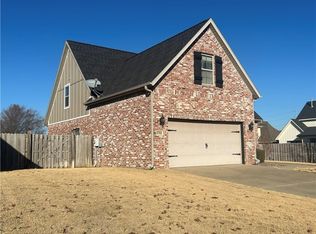 3703 Lexington Dr, Rogers, AR 72758