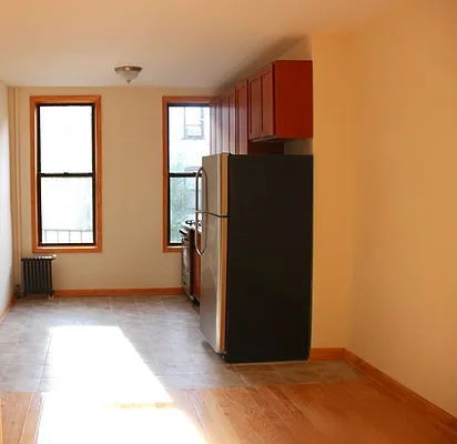 Rented by Leonidas Realty | media 26