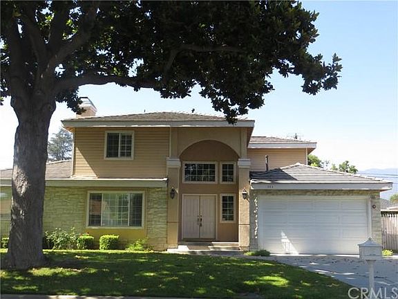 2nd image of 303 E Wistaria Ave