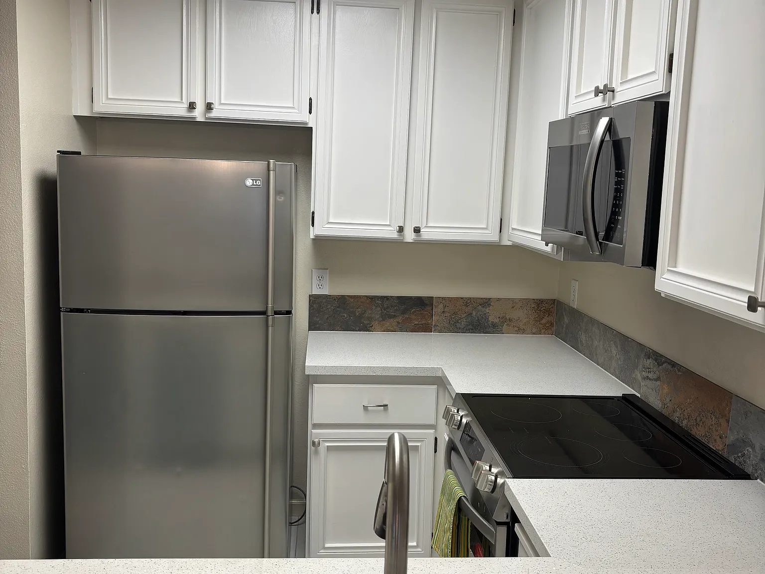 2 bed, 997 sqft, $3,000 — Photo 4
