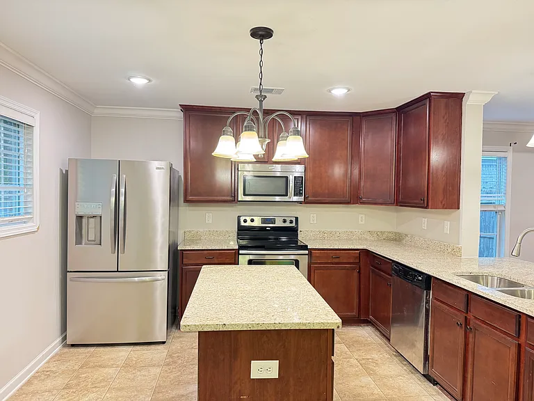 205 Laramie Cir NW — Photo 6
