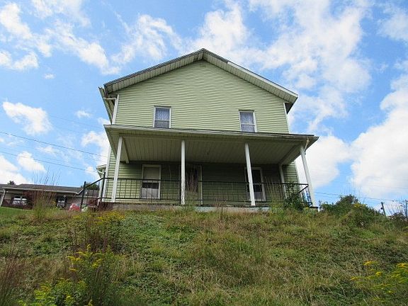 3rd image of 1323 Caroline St